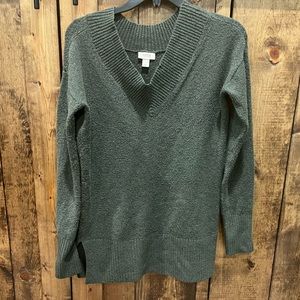 Lightweight v-neck sweater
